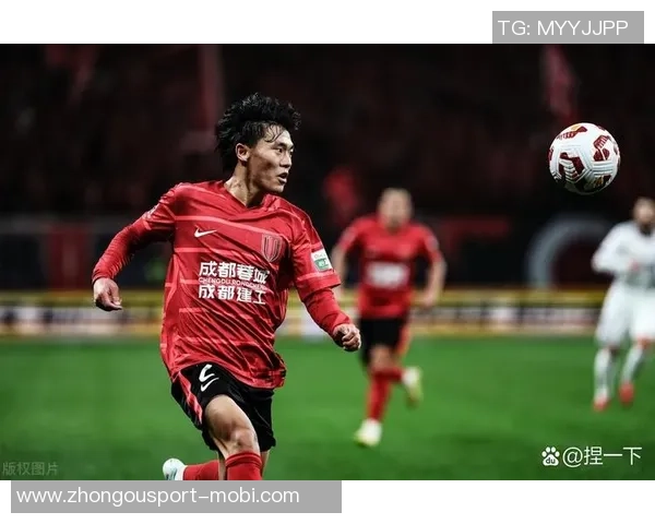 蓉城逆袭广岛周定洋遭侵犯裁判判罚点球费利佩稳健罚入制胜球